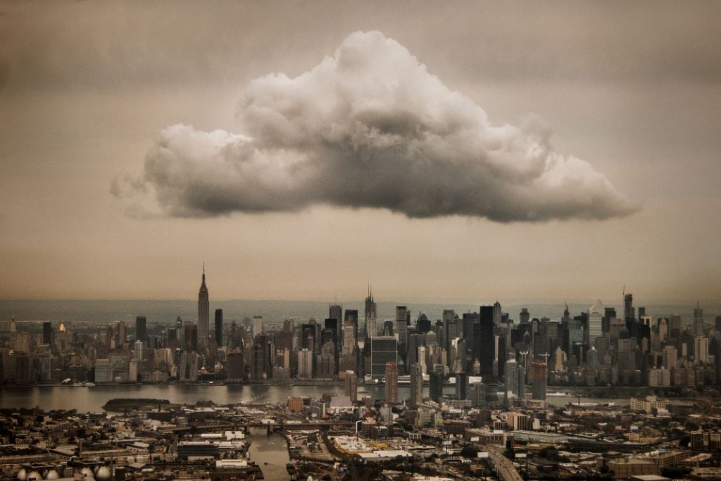 incredible-photographs-new-york-cloud.jpg